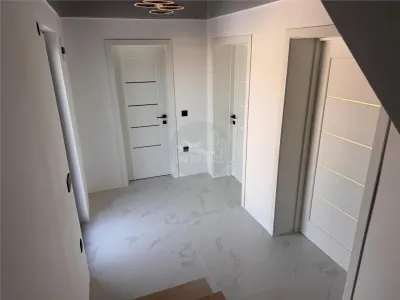 Casa noua moderna cu 6 camere si 3 bai si teren in Sura  Mare - foto 7