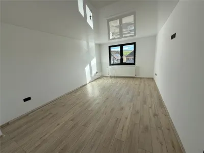 Casa noua moderna cu 6 camere si 3 bai si teren in Sura  Mare - foto 8