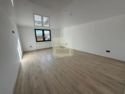 Casa noua cu 6 camere si 3 bai in Sura  Mare - foto 17