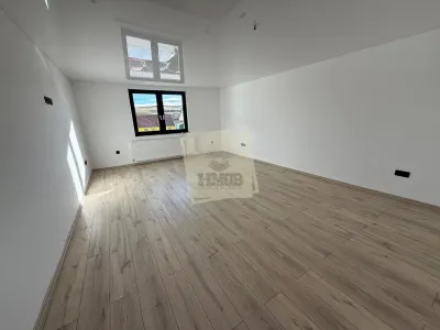 Casa noua cu 6 camere si 3 bai in Sura  Mare - foto 18