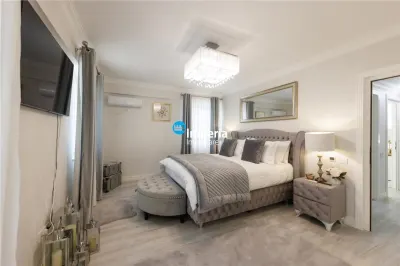 Vila premium de vanzare in Copou – 320 mp | 4 niveluri | 4 suite | 6 bai | Mobilata si utilata complet - foto 23