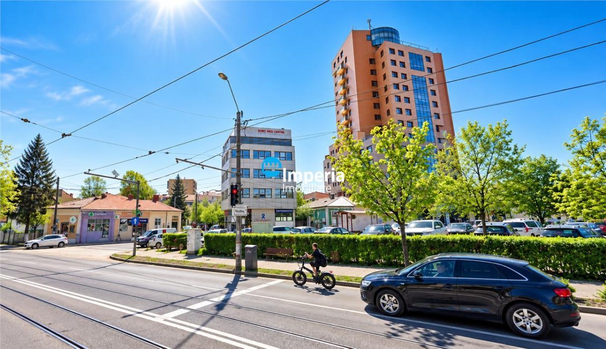 Spatiu Com cu teren de vanzare, Central langa Fac. de Medicina - Iasi