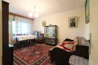 Apartament de 3 camere decomandat, etaj 2,  Podu Ros, Liceul Racovita - foto 2
