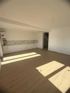 MOSNITA - COMPARTIMENTARE EXCELENTA - FOARTE SPATIOS - DUPLEX - foto 2