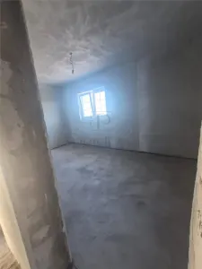 Casa individuala - despartita prin terasa - 4 benzi - zona excelenta - toate utilitatile - foto 19
