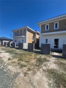 Casa individuala - despartita prin terasa - 4 benzi - zona excelenta - toate utilitatile - foto 8