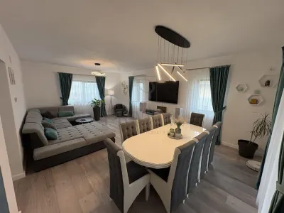 SAG, CASA MODERNA P+M, 4 CAMARE, 2 BAI, INCALZIRE IN PARDOSEALA - Sag