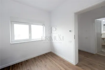 Duplex separat prin casa scarii - finisaje premium - compartimentare excelenta - foto 4