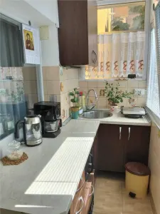 Dambovita - 2 Camere - Etaj 2 - Centrala proprie - Bloc izolat - Boxa in CF - Decomandat - foto 3