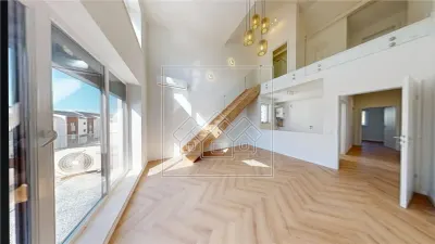 Penthouse cu 4 camere si balcon - 2 bai, intabulat - Sibiu
