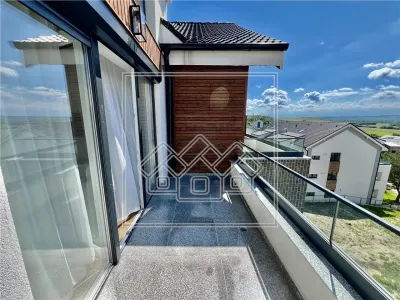 Penthouse cu 4 camere si balcon - 2 bai, intabulat - foto 6