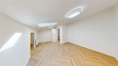 Penthouse cu 4 camere si balcon - 2 bai, intabulat - foto 8