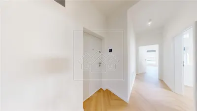 Penthouse cu 4 camere si balcon - 2 bai, intabulat - foto 10