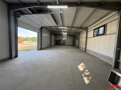 Aeroportului. Hala, birouri, platforma betonata, 2411 mp. - foto 5