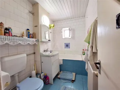Apartament cu 3 camere, 55 mp utili  | Etaj 1, balcon si beci– Zona Mioritei - foto 9