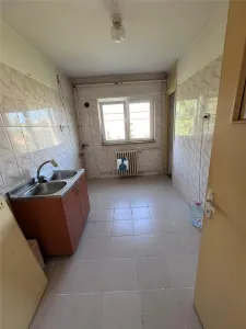 Apartament 3 camere Semidecomandat Al.Calinesti - foto 6