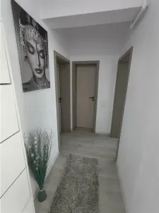 De inchiriat apartament modern la etajul 1 cu 2 camere decomandate, balcon si loc de parcare privat in Sibiu - foto 12