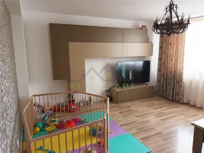 Apartament 4 camere  decomandatUrban Coresi - foto 2