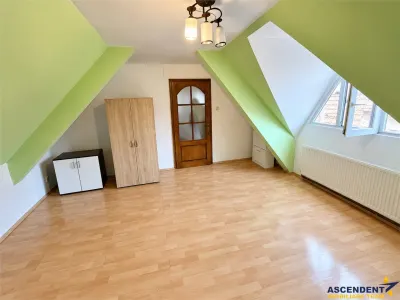Casa saseasca spatioasa, beci cu arcade,  Rasnov, Brasov - foto 3