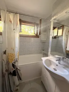 Inchiriez apartament doua camere Podu Ros - foto 4