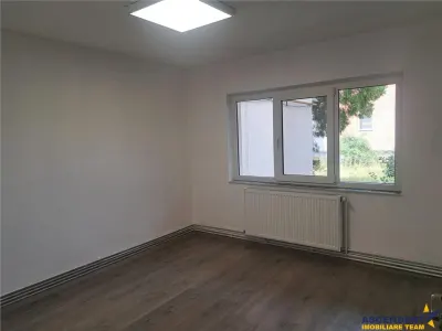De inchiriat: Spatiu comercial aflat in zona centrala, Sfantu Gheorghe - foto 4