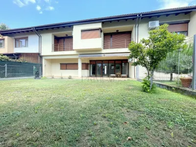 Casă 5 camere, 240 mp, garaj și grădină proprie – Nordul Timișoarei - Timisoara