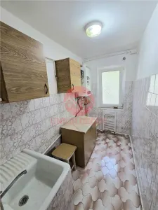 Apartament 3 Camere, Semidecomandat, zona Badea Cartan - foto 6