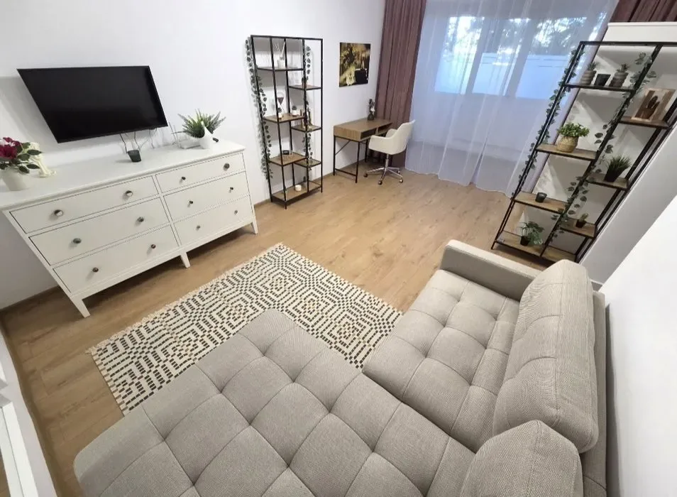 Proprietar, garsoniera Titan, 1 minut metrou, prima inchiriere - Bucuresti
