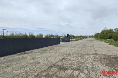 Hala, birouri, platforma betonata, 2411 mp. Langa AEROPORT. - foto 19