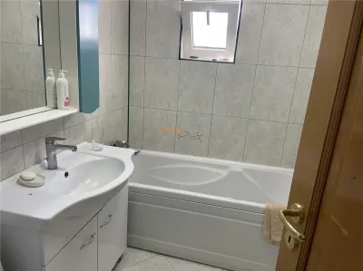 Apartament 4 camere Focsani , zona b- dul Independentei , suprafata generoasa 85 mp, etaj 2/3 , 2 balcoane , imbunatatit - foto 17