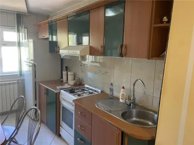 Apartament 4 camere Focsani , zona b- dul Independentei , suprafata generoasa 85 mp, etaj 2/3 , 2 balcoane , imbunatatit - foto 4