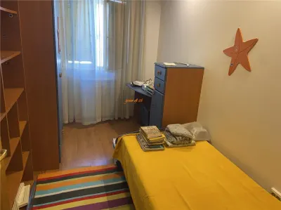 Apartament 4 camere Focsani , zona b- dul Independentei , suprafata generoasa 85 mp, etaj 2/3 , 2 balcoane , imbunatatit - foto 9