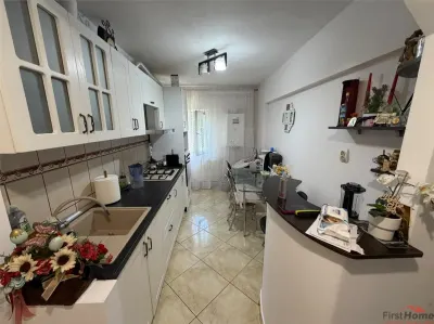 Apartament 3 camere, renovat, Supeco , etaj 4 cu acoperis - foto 3