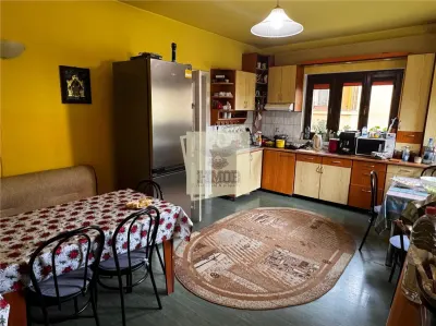 2 Case cu 10 camere 5 bai 2 garaje teren 720 mp in Terezian - foto 14