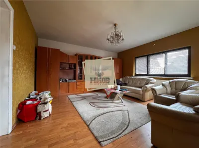 2 Case cu 10 camere 5 bai 2 garaje teren 720 mp in Terezian - foto 21