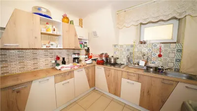 Proprietate centrala, cu 3 unitati independente si 520 mp de teren, potrivita pentru activitate medicala, cabinete sau sediu de firma - foto 6