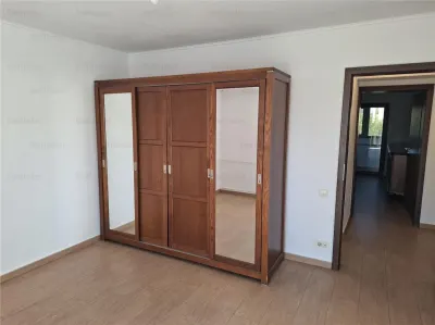 Vanzare apartament 3 camere | Bdul Libertatii | vedere bulevard | etaj 4/8 | decomandat | 88mp utili | amenajat | - foto 7