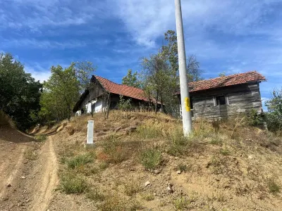 888 mp teren cu priveliste si cladiri in Mihaileni - foto 11