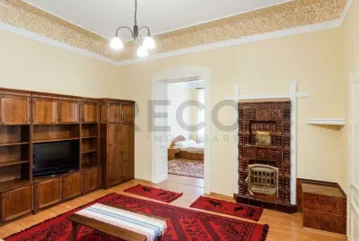 RECO Casa 3 camere, 86 mp utili curte comuna, la 2 minute de centru. - Oradea