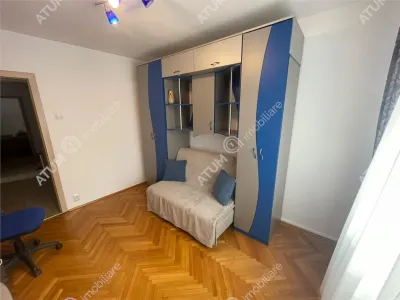 De inchiriat apartament cu 3 camere decomandate si balcon in zona Vasile Aaron din Sibiu - foto 7