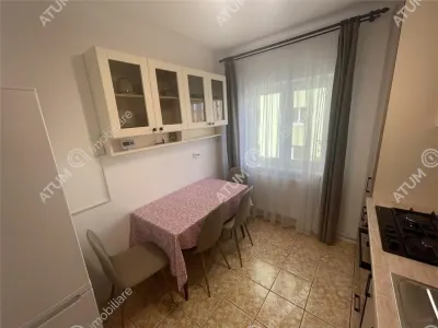 De inchiriat apartament cu 3 camere decomandate si balcon in zona Vasile Aaron din Sibiu - foto 11
