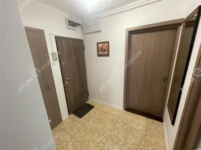 De inchiriat apartament cu 3 camere decomandate si balcon in zona Vasile Aaron din Sibiu - foto 15