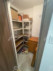 De inchiriat apartament cu 3 camere decomandate si balcon in zona Vasile Aaron din Sibiu - foto 17