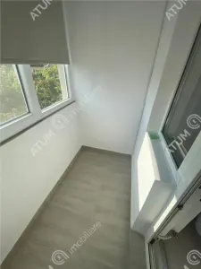 De inchiriat apartament cu 3 camere decomandate si balcon in zona Vasile Aaron din Sibiu - foto 18
