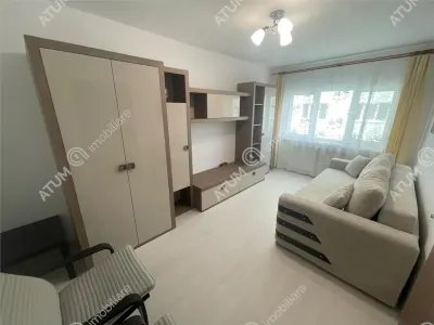De inchiriat apartament cu 3 camere decomandate si balcon in zona Vasile Aaron din Sibiu - foto 3