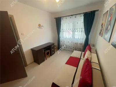 De inchiriat apartament cu 3 camere decomandate si balcon in zona Vasile Aaron din Sibiu - foto 4