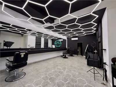 Inchiriez spatiu comercial cu vad stradal in zona semicentrala - foto 4