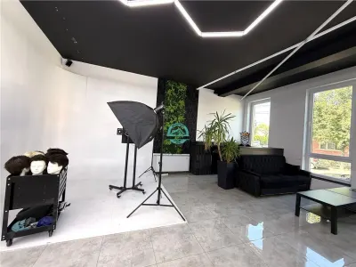 Inchiriez spatiu comercial cu vad stradal in zona semicentrala - foto 10