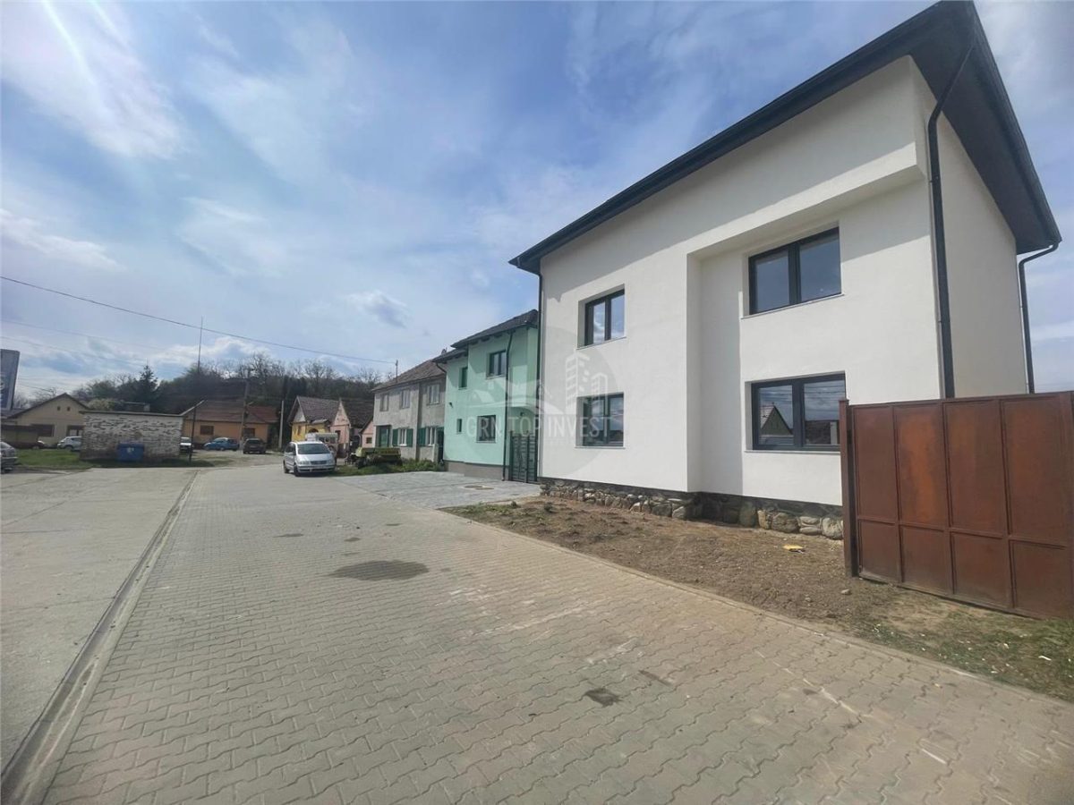Casa noua moderna cu 6 camere si 3 bai si teren in Sura  Mare - Sura Mare