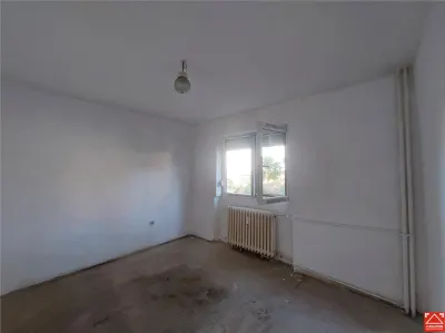 Apartament la parter, zona Iuliu Maniu - foto 7